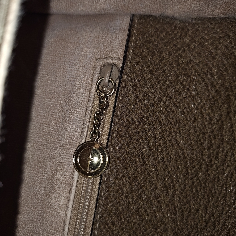 Gucci GG Vintage Shoulder Bag - Picture 12 of 15